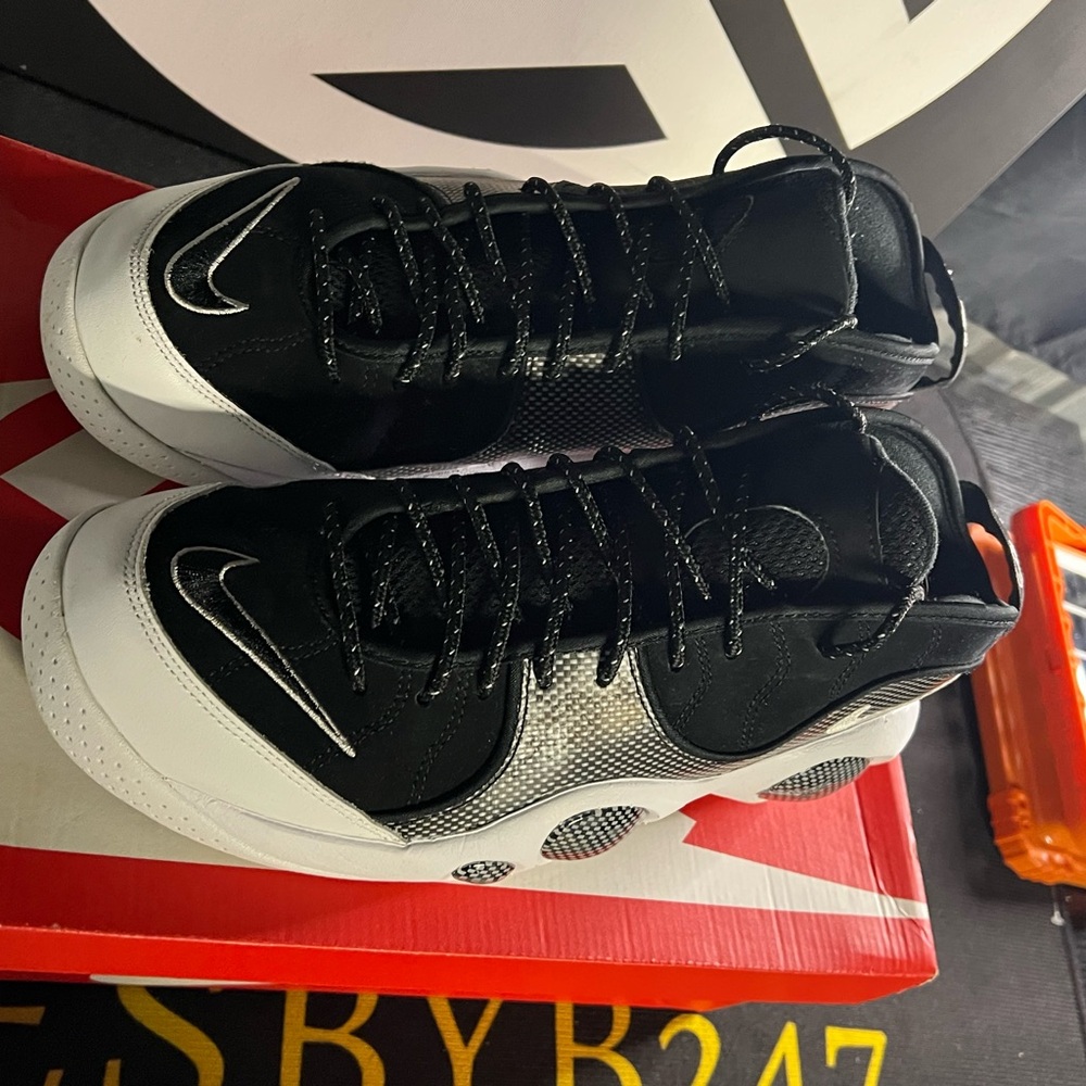 Nike Black and White Athletic Shoes - Picture 3 of 6